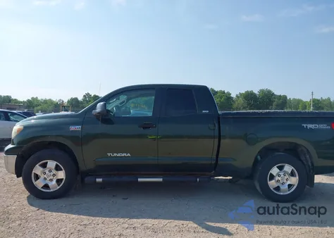 2010 Toyota Tundra Grade 5.7L V8 z USA, uszkodzony, nr VIN 5TFUY5F15AX137953